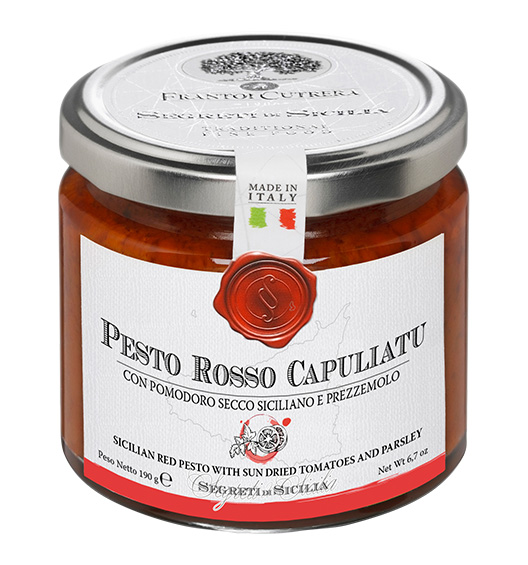 Rotes Pesto mit getrockneten Tomaten und Petersilie